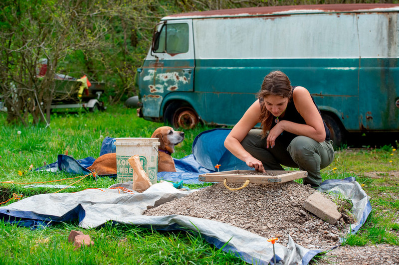 SIU Anthropology student digs on assignment with dog